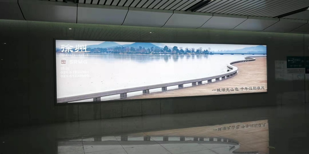 徐州东站广告牌