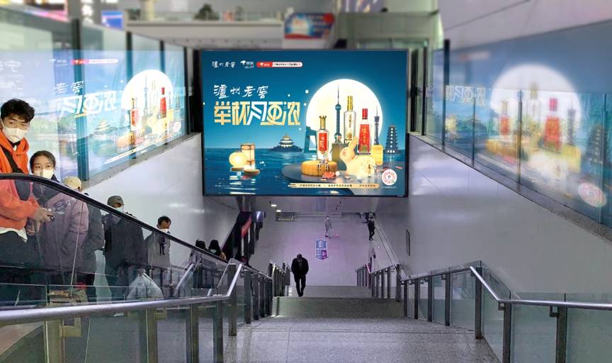 宁波站站台灯箱广告