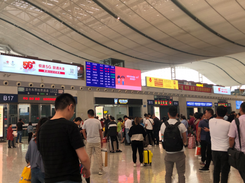 深圳北站候车室灯箱广告报价