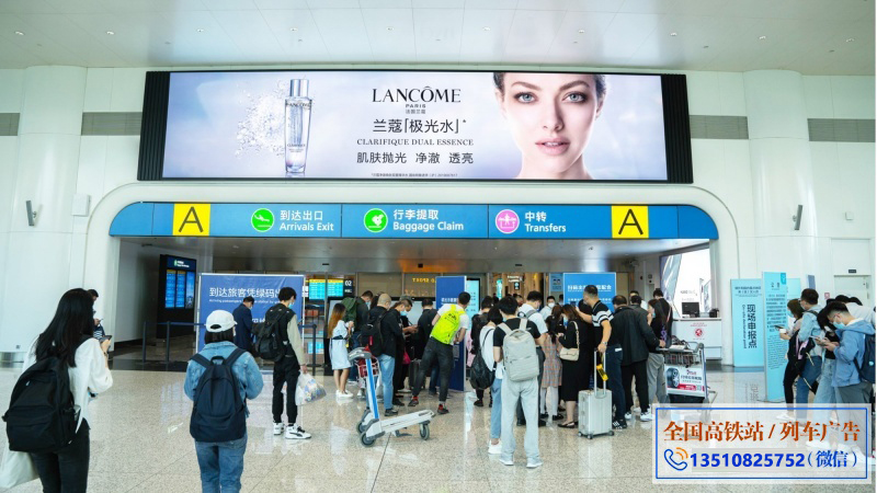 武汉天河国际机场广告T3航站楼国内到达行李厅入口上方墙面灯箱广告