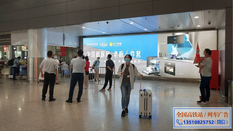 西安咸阳国际机场T3航站楼到达迎宾厅墙面灯箱广告