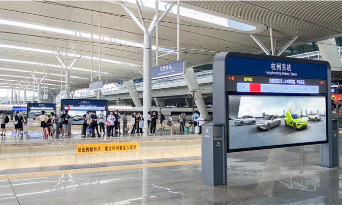杭州东站站台层站名牌双面灯箱广告
