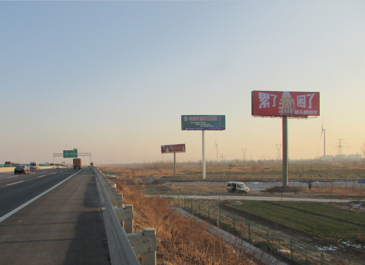 京台高速德州服务区双面立柱广告大牌