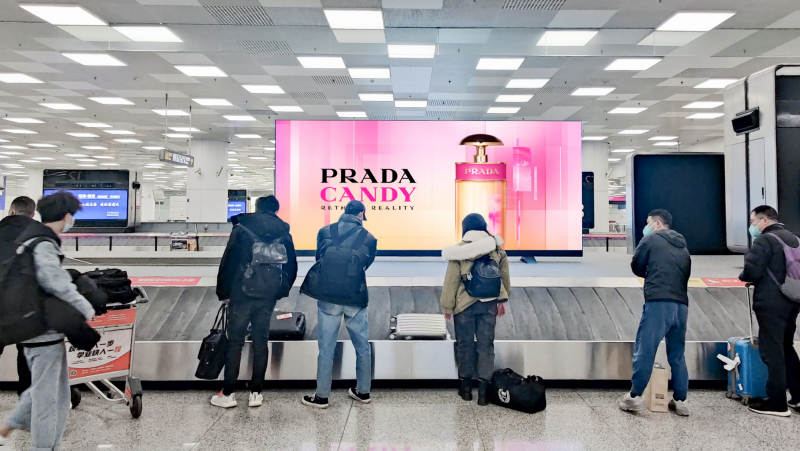 郑州新郑国际机场行李转盘上方LED大屏广告
