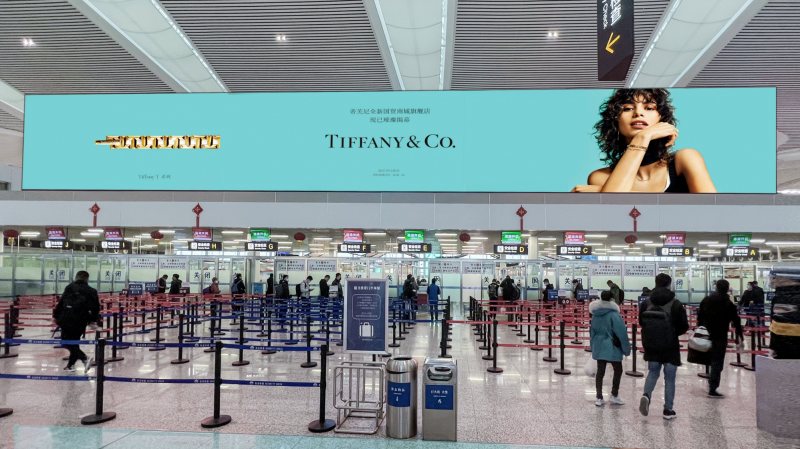 无锡苏南硕放国际机场安检上方LED大屏广告