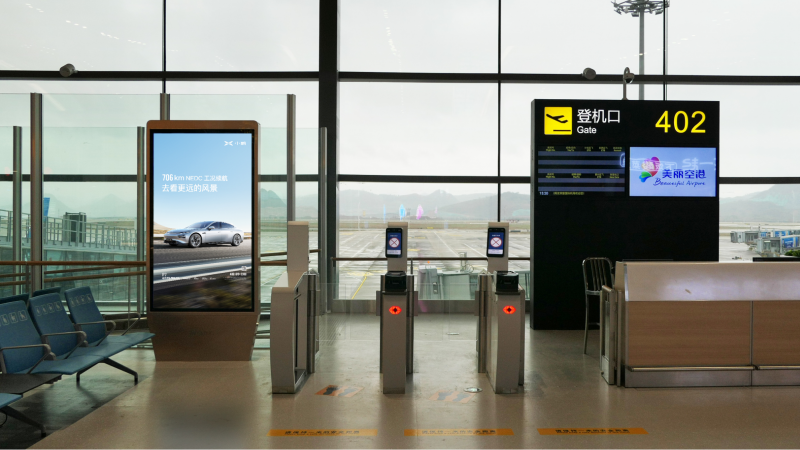 贵阳龙洞堡国际机场出发候机区电子刷屏广告