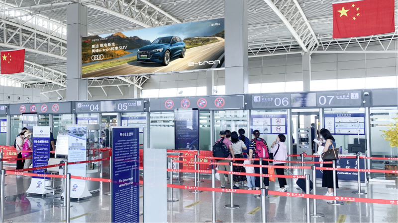 包头东河机场正迎面LED大屏广告