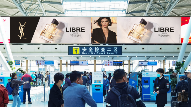 济南遥墙国际机场安检口正上方LED大屏广告