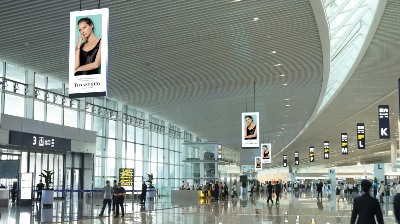 青岛胶东国际机场值机大厅LED广告