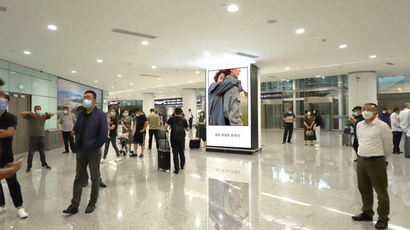 青岛胶东国际机场到达出口正迎面LED屏广告