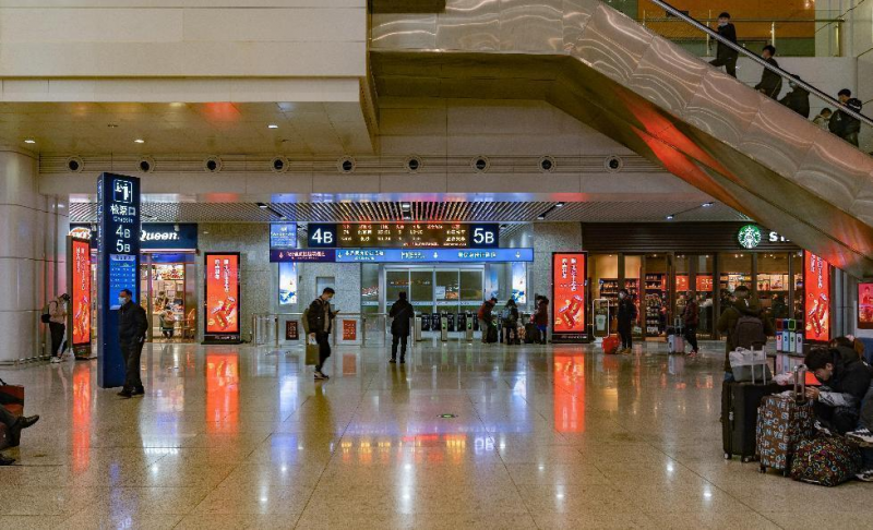 重庆北站高铁检票口LED屏广告