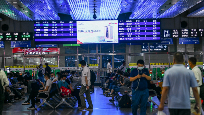 上海南进站口LED屏广告