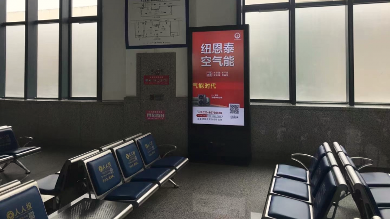 内江北站候车室独立刷屏机广告