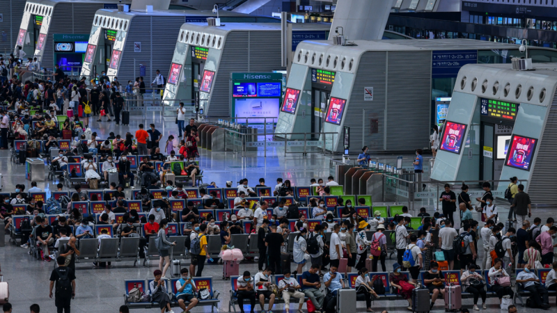 杭州东站候车室壁挂刷屏广告